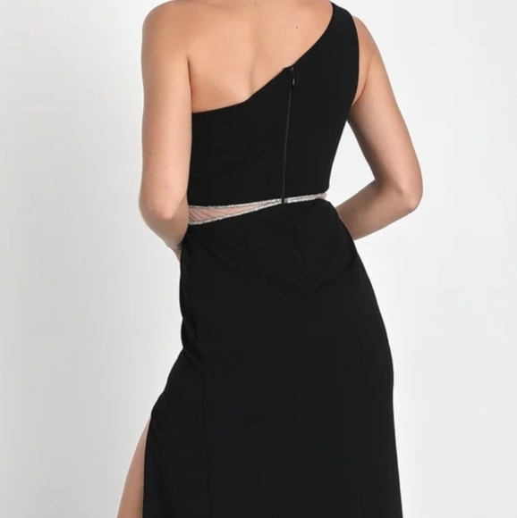 Black One Shoulder Maxi Dress - Picture 2 of 6